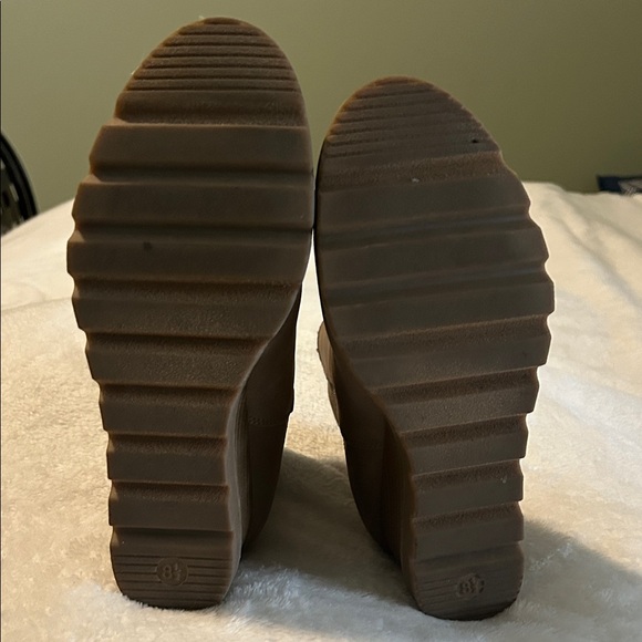 Universal Thread Tan Ankle Booties - Picture 4 of 10